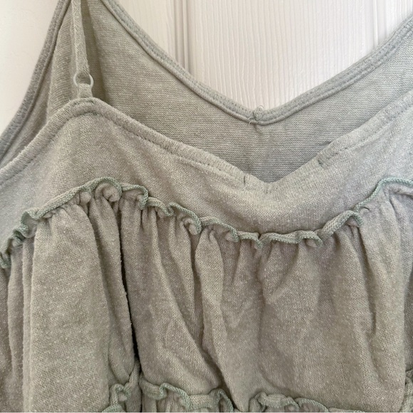 Cropped Soft Ruffle Tank - Picture 3 of 5